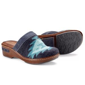 Born Bandy Clogs in Navy